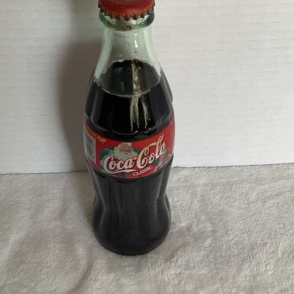 Coca-Cola Glass Bottle with Red Label 1999 coke Santa Christmas